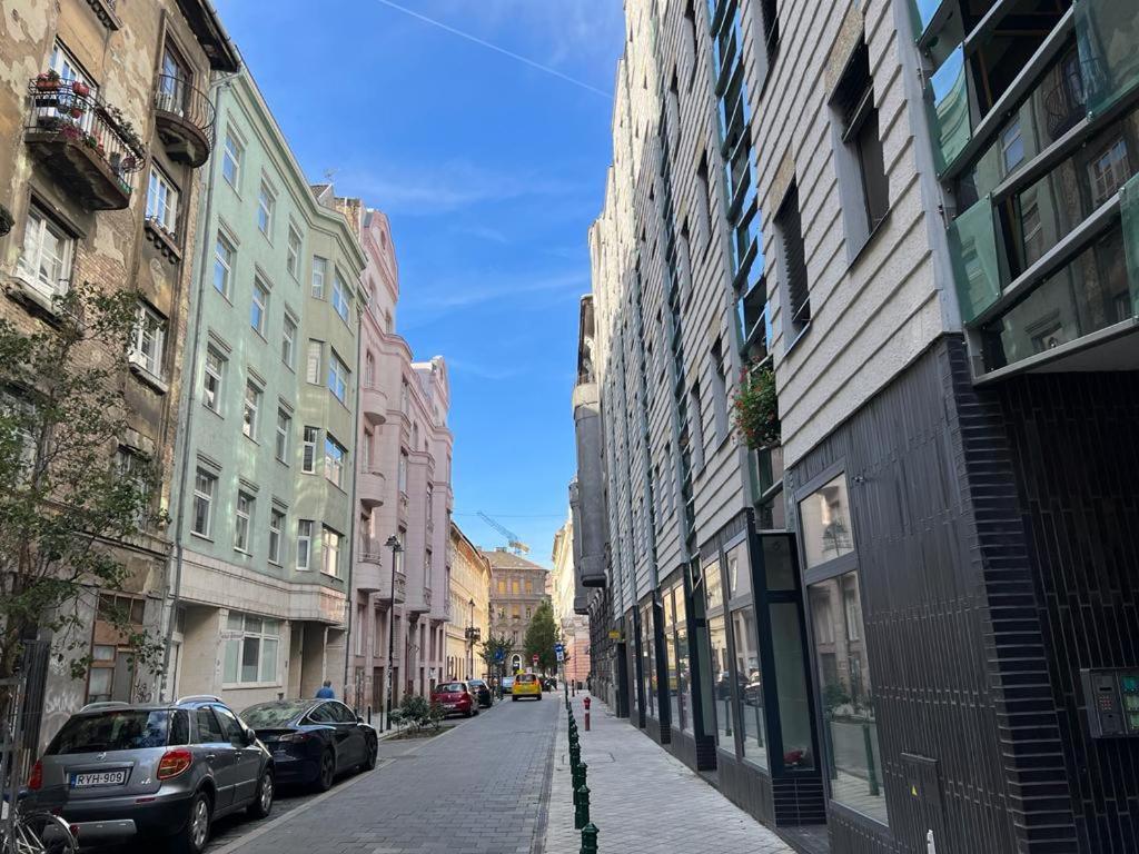 Palace Quarter 1 Peaceful Modern Central Top Floor Apartment Budapest Ngoại thất bức ảnh